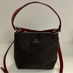 NWT COACH SIGNATURE CROSSBODY BAG